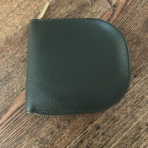 Cuyana Olive Green Small Zip Wallet - EUC